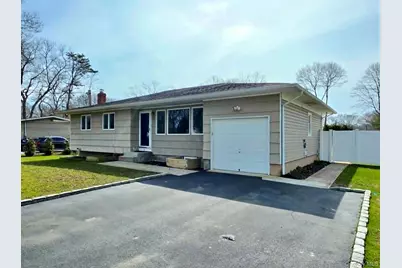 38 Pentmoor Drive, Mastic, NY 11950 - Photo 2