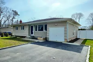 38 Pentmoor Dr, Mastic, NY 11950 - Photo 2