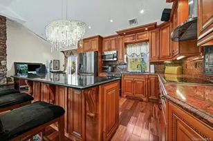 16 Tudor Rd, Hicksville, NY 11801 - Photo 12