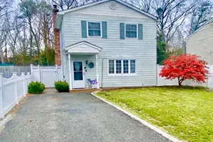 171 Pauline St, Holbrook, NY 11741 - Photo 2