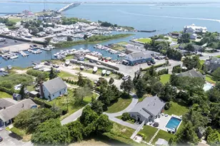 28 Alanson Ln, Hampton Bays, NY 11946 - Photo 32