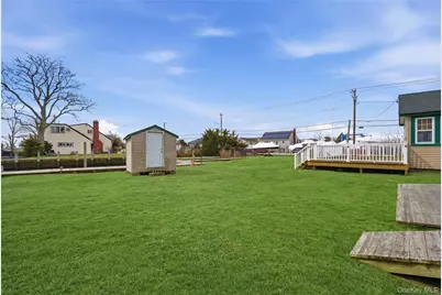 264 S Bayview Avenue, Amityville, NY 11701 - Photo 32