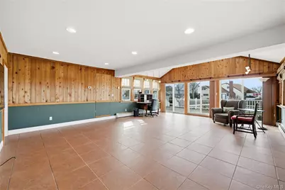 264 S Bayview Avenue, Amityville, NY 11701 - Photo 18