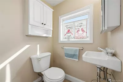 264 S Bayview Avenue, Amityville, NY 11701 - Photo 22