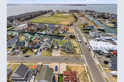 264 S Bayview Avenue, Amityville, NY 11701 - Photo 40