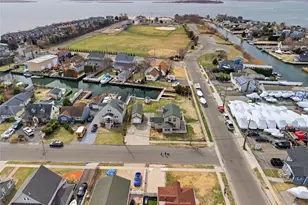 264 S Bayview Ave, Amityville, NY 11701 - Photo 40