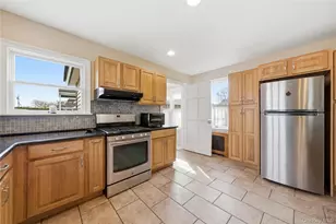 264 S Bayview Ave, Amityville, NY 11701 - Photo 8