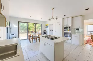 17 Princeton Dr, Syosset, NY 11791 - Photo 16