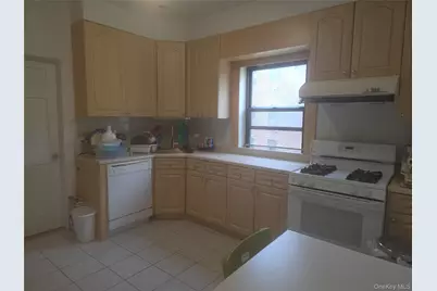 4220 Kissena Boulevard #D2, Flushing, NY 11355 - Photo 4
