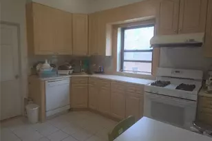 42-20 Kissena Blvd, Flushing, NY 11355 - Photo 4