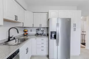 172 Pointe Cir N, Coram, NY 11727 - Photo 8