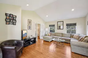 87 Kingsbury Rd, Garden City, NY 11530 - Photo 12