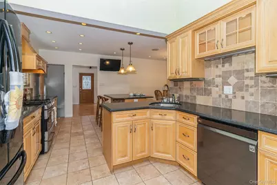 49 Winter Street, Lynbrook, NY 11563 - Photo 12