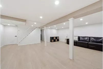 20 Newark Street, Lindenhurst, NY 11757 - Photo 24