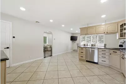 20 Newark Street, Lindenhurst, NY 11757 - Photo 10