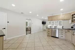 20 Newark St, Lindenhurst, NY 11757 - Photo 10