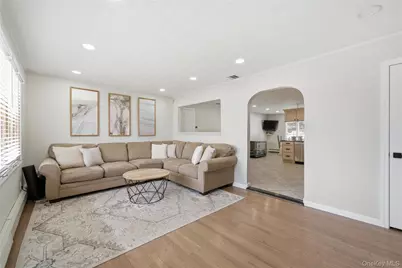 20 Newark Street, Lindenhurst, NY 11757 - Photo 4