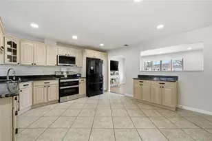 20 Newark St, Lindenhurst, NY 11757 - Photo 8