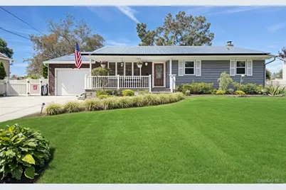 20 Newark Street, Lindenhurst, NY 11757 - Photo 1