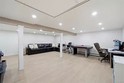 20 Newark Street, Lindenhurst, NY 11757 - Photo 22