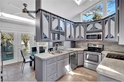 188 N Kentucky Avenue, Massapequa, NY 11758 - Photo 10