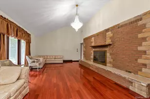 84 Horton Pl, Syosset, NY 11791 - Photo 4