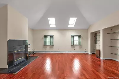 84 Horton Place, Syosset, NY 11791 - Photo 8