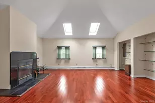 84 Horton Pl, Syosset, NY 11791 - Photo 8