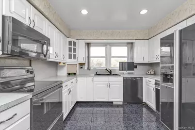 84 Horton Place, Syosset, NY 11791 - Photo 10