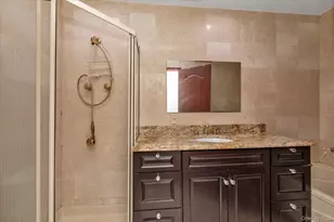 84 Horton Pl, Syosset, NY 11791 - Photo 12