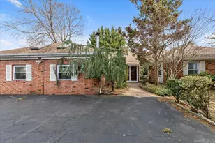 84 Horton Pl, Syosset, NY 11791 - Photo 2