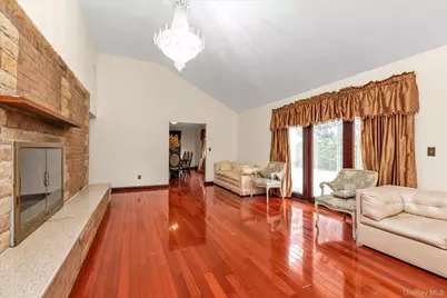 84 Horton Place, Syosset, NY 11791 - Photo 6