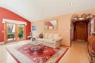 3 Chimney Ct, Brookhaven, NY 11719 - Photo 4