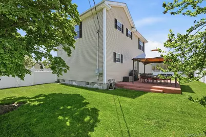 5 Butler Street, West Islip, NY 11795 - Photo 20