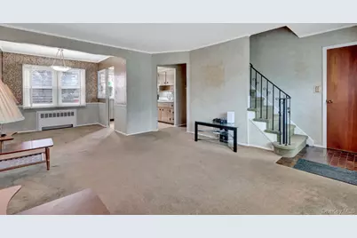 2 Jackson Avenue, Massapequa Park, NY 11762 - Photo 4