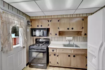 2 Jackson Avenue, Massapequa Park, NY 11762 - Photo 8