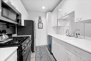 37 Harbor Ln, New Rochelle, NY 10805 - Photo 8