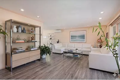 76 Baker Hill Road, Great Neck, NY 11023 - Photo 4