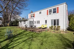 76 Baker Hill Rd, Great Neck, NY 11023 - Photo 16