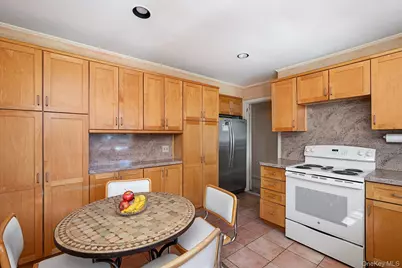 76 Baker Hill Road, Great Neck, NY 11023 - Photo 8