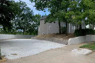 71 Lannon Pl, Port Washington, NY 11050 - Photo 10