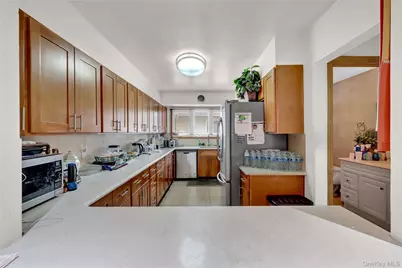 125 Marcus Avenue, New Hyde Park, NY 11040 - Photo 10