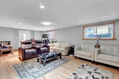 125 Marcus Avenue, New Hyde Park, NY 11040 - Photo 20