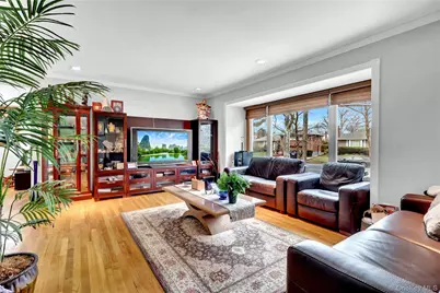 125 Marcus Avenue, New Hyde Park, NY 11040 - Photo 6