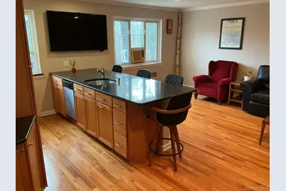 441 W Main Street #3B, Huntington, NY 11743 - Photo 4