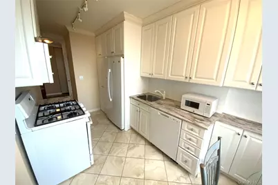 27110 Grand Central Parkway #16N, Floral Park, NY 11005 - Photo 10