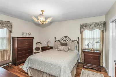 309 N Virginia Avenue, Massapequa, NY 11758 - Photo 14