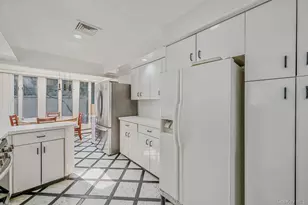 61 Southgate Rd, Valley Stream, NY 11581 - Photo 8