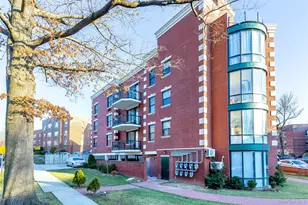 55 S Middle Neck Rd, Great Neck, NY 11021 - Photo 12