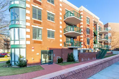 55 S Middle Neck Road #4 C, Great Neck, NY 11021 - Photo 1